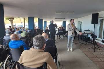 La Banda Municipal y el cantante Fasur deleitan a los internos de la Residencia de Taliarte/TA.